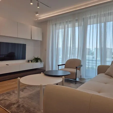 Apartment Sakura Park New Luxury Apartmant With Garage