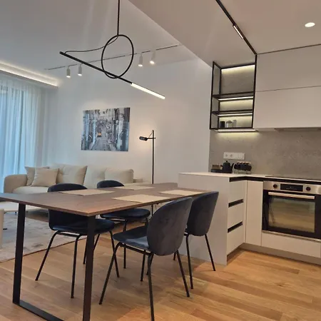 Sakura Park New Luxury Apartmant With Garage