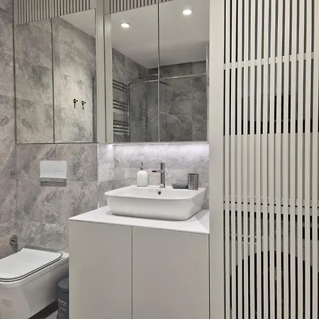 Sakura Park New Luxury Apartmant With Garage Belgrade